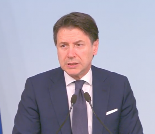 Conte: “Aiuti per 4,3 miliardi ai Comuni e 400 milioni a cittadini in difficoltà” Conte: aiuti a Comuni e cittadini