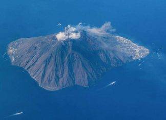 Stromboli, è lui la causa dei terremoti in Calabria? Stromboli