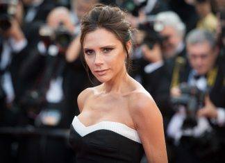 La posa di Victoria Beckham divenuta un’icona victoria beckham posa
