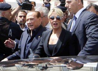 L’addio di Silvio Berlusconi a Francesca Pascale Francesca Pascale e Berlusconi a Napoli - immagine web