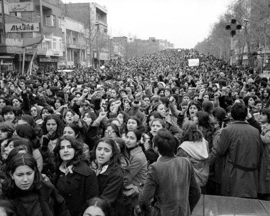 Donne, 1979: l’ultimo giorno senza velo in Iran