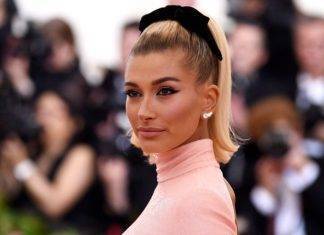 Hailey Baldwin pazza d’amore per il compleanno di Justin