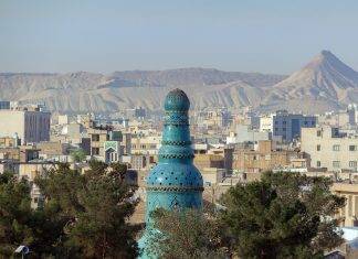 Coronavirus, in Iran nessuna quarantena: ci sono le fosse comuni
