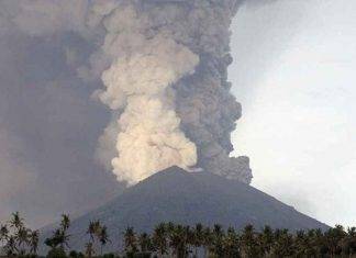 Indonesia: erutta il vulcano Merapi, cenere e sabbia fino a 10 km di distanza