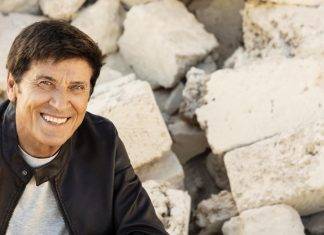 Gianni Morandi, artista dal cuore d’oro Gianni Morandi con Mousse T a Sanremo 2022
