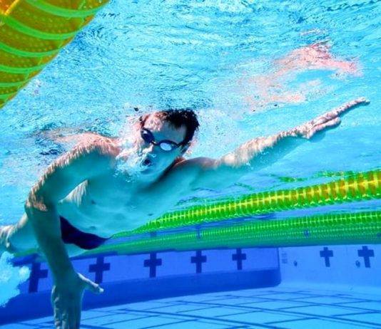 Come scegliere un costume da uomo per la piscina?