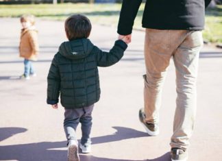 Coronavirus, nuova circolare del Viminale: consentite le passeggiate genitore-figlio nuova circolare