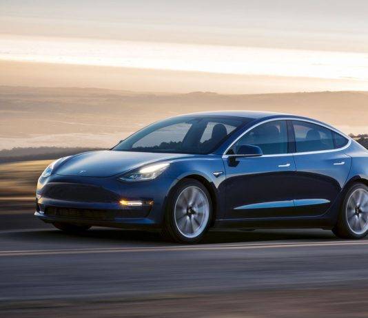Covid-19, Tesla riparte in Cina con la nuova Model 3 Tesla Model 3