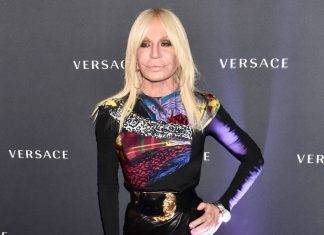 Donatella Versace: “Occorre sostenere e valorizzare il nostro sistema sanitario” Donatella Versace, immagine web.