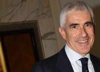 Casini positivo al Covid, ricoverato allo Spallanzani: un voto di fiducia in meno per il governo Draghi Casini presenta un'interrogazione parlamentare per assegnare lo Scudetto alla Juventus