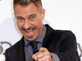 Gabriele Corsi annuncia la nuova serie “Deal with it”