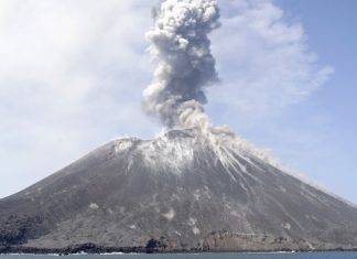Rischio Tsunami, il vulcano Krakatoa si è svegliato