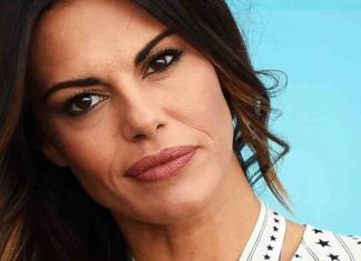 Bianca Guaccero, stile casual per il suo Detto Fatto social immagine in evidenza
