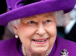 Elisabetta II, i royal look della regina immagine in evidenza