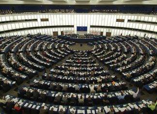 Eurobond, la destra si spacca: il voto decisivo di Forza Italia e Lega