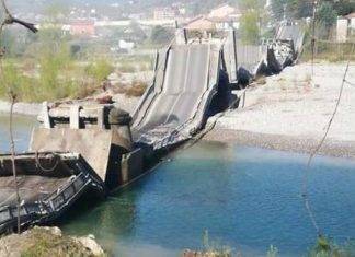 Un ponte oggi è crollato sul fiume Magra, tra la Toscana e la Liguria