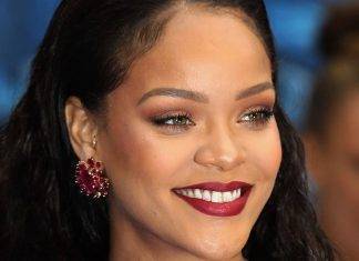 Rihanna invia un ventilatore al padre, infetto da coronavirus