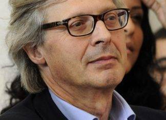 Paura per Vittorio Sgarbi, soccorso in mare in Albania