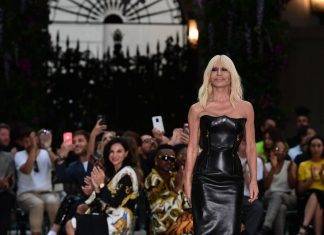 Versace, tutti i look indossati dalle celebrities