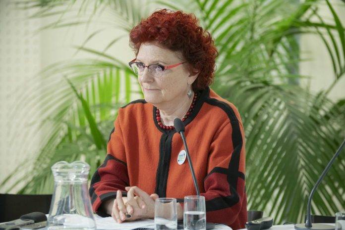 Andrea Ammon (Twitter) Andrea Ammon (Twitter)