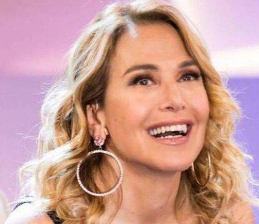 Barbara D’Urso, i suoi look più stravaganti immagine in evidenza
