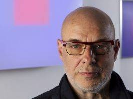 Brian Eno contro i NFT, “Un modo in cui gli artisti partecipano in modo marginale al capitalismo globale” Brian Eno