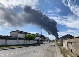 Marghera in fiamme: “State a casa e chiudete le finestre”