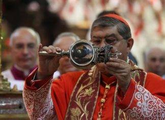 “Il Miracolo di San Gennaro”,con il Cardinale Sepe nel Duomo vuoto