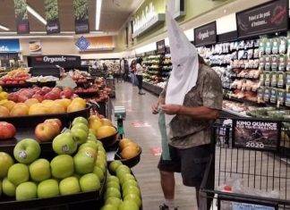 Il cappuccio del Ku Klux Klan diventa mascherina alt-right nel lockdown Cappuccio del Ku Klux Klan diventa mascherina alt-right contro il covid-19 nel lockdown