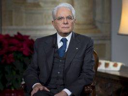 Mattarella si sfila: “Sono vecchio, tra qualche mese potrò riposarmi” Mattarella