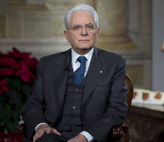 Mattarella si sfila: “Sono vecchio, tra qualche mese potrò riposarmi” Mattarella