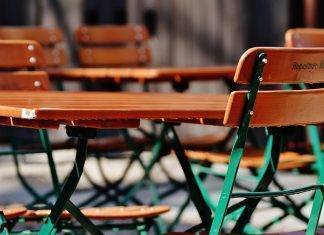 Roma, bar e ristoranti in attesa dell’ordinanza per i tavolini all’esterno