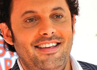 Mara Venier ad Enrico Brignano: “La tua allegria serve come il pane” Enrico Brignano il ricordo del padre Antonino