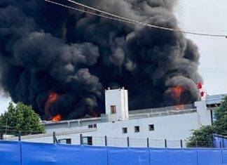 Terribile incendio nella fabbrica di Ottaviano
