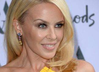 Kylie Minogue, tutti i look della ragazza della porta accanto immagine in evidenza