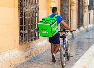 Uber Italy commissariata per caporalato sui rider