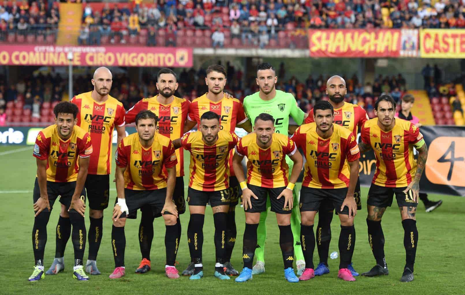 Беневенто. Беневенто ФК. Benevento команда. Benevento клуб. Benevento FC форма.