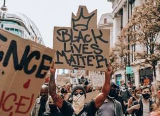 Black Lives Matter: Hamilton protesta in piazza a Londra Black Lives Matter