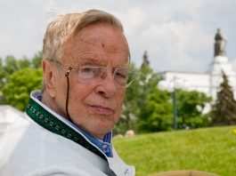 Franco Zeffirelli, tra manierismo, eleganza e gusto melodrammatico Franco Zeffirelli, fonte commons.wikimedia.it
