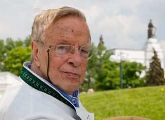 Franco Zeffirelli, tra manierismo, eleganza e gusto melodrammatico Franco Zeffirelli, fonte commons.wikimedia.it