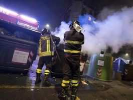 Cassonetti incendiati a Roma: salgono a 31 i contenitori Ama distrutti tra Ostia e Tuscolano