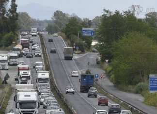 Roma, grave incidente sulla Pontina: traffico paralizzato