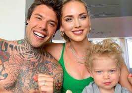 Chiara Ferragni è incinta? Un misterioso fiocco rosa in arrivo