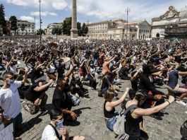 George Floyd, anche Roma dice no al razzismo: tutti in ginocchio