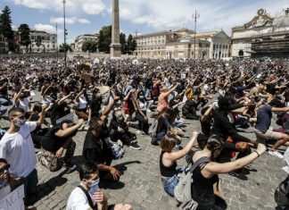 George Floyd, anche Roma dice no al razzismo: tutti in ginocchio