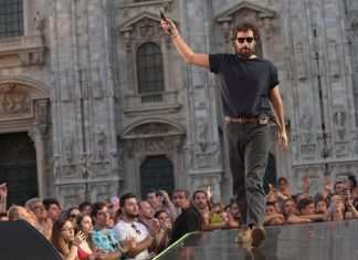 Tommaso Paradiso, il look del cantante di ‘Non avere paura’ immagine in evidenza