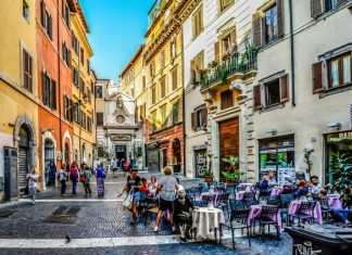 Tavolini nel centro storico, dibattito e confusione a discapito dei commercianti