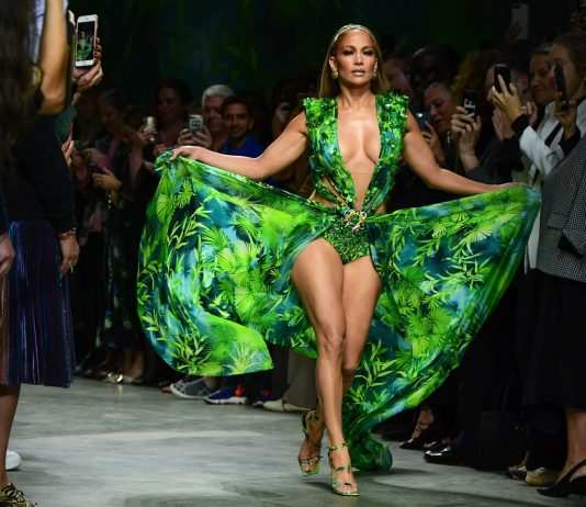 Jennifer Lopez e il Jungle Dress, l’iconica combo Jennifer Lopez-photo credits: Beauty Vogue