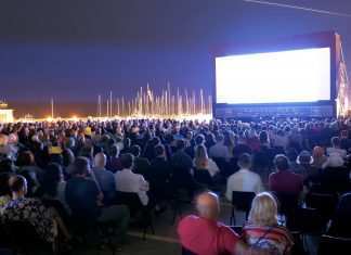 Roma, distrutta la postazione di cinema all’aperto presso San Cosimato Cinema all'aperto a Roma (TPI)