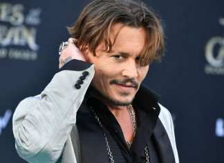 Johnny Depp in tribunale verso la resa dei conti, con la bandana di Jack Sparrow